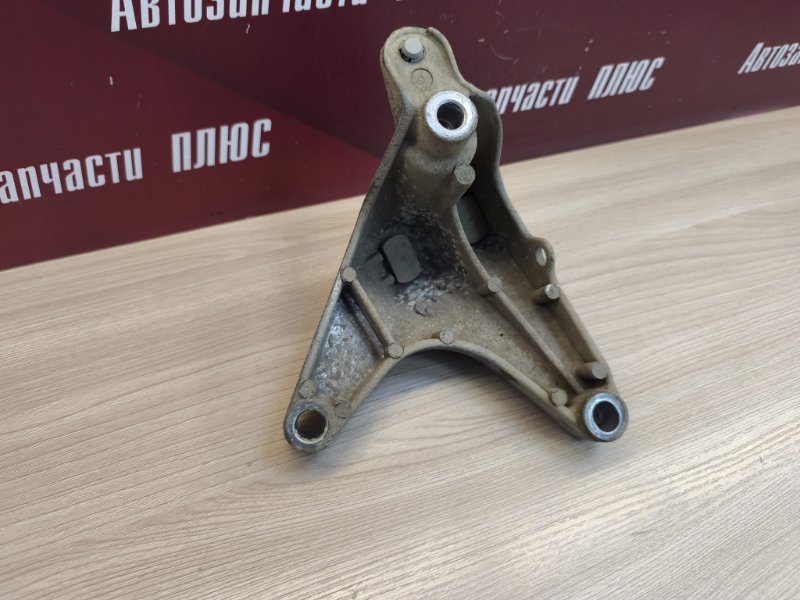 Кронштейн опоры двигателя