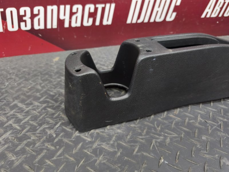 Консоль между сидений