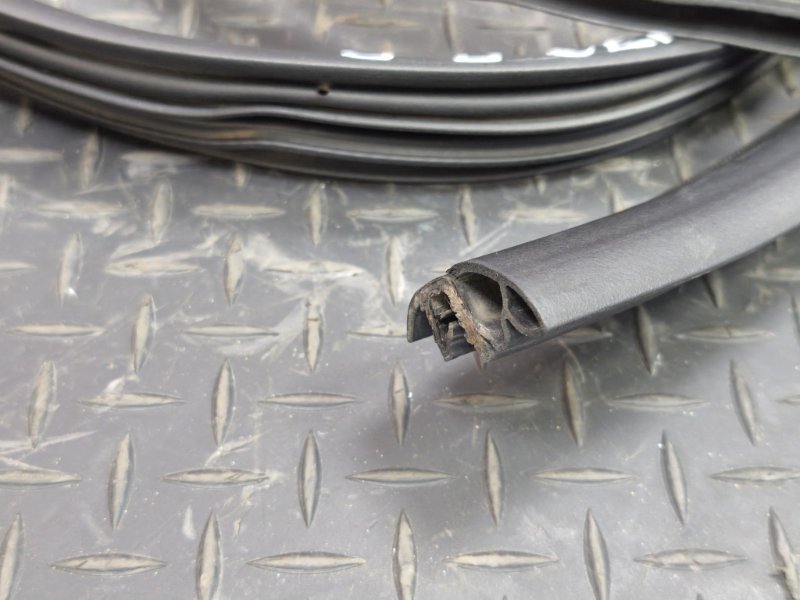 Уплотнитель проема     двери