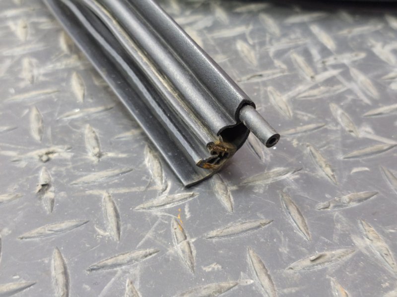 Уплотнитель проема     двери