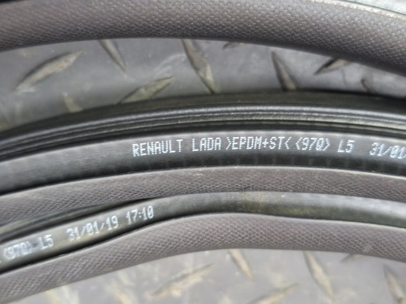 Уплотнитель проема     двери