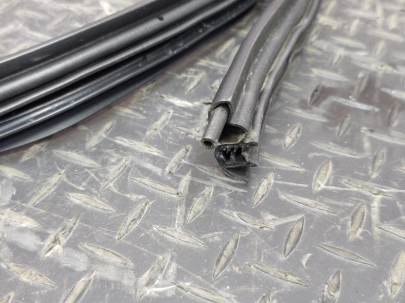 Уплотнитель проема      двери