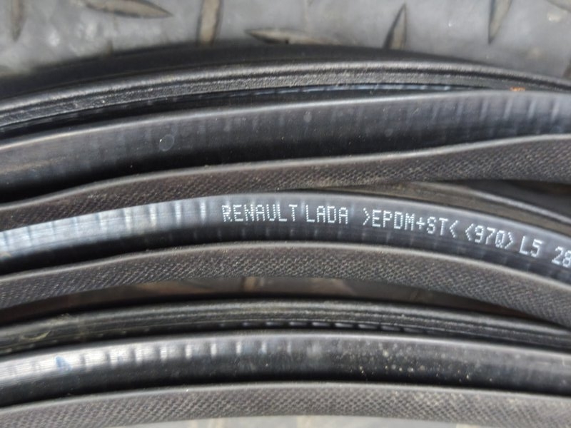 Уплотнитель проема      двери