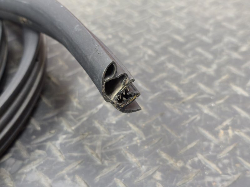 Уплотнитель проема      двери