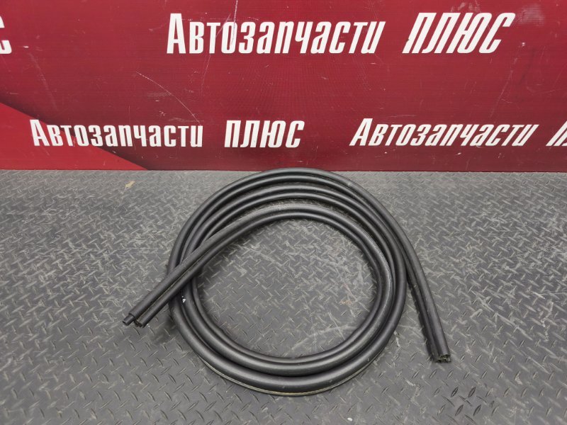 Уплотнительная резинка крышки багажника