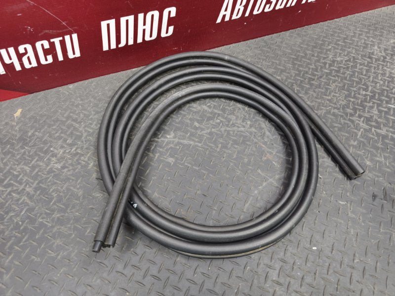 Уплотнительная резинка крышки багажника