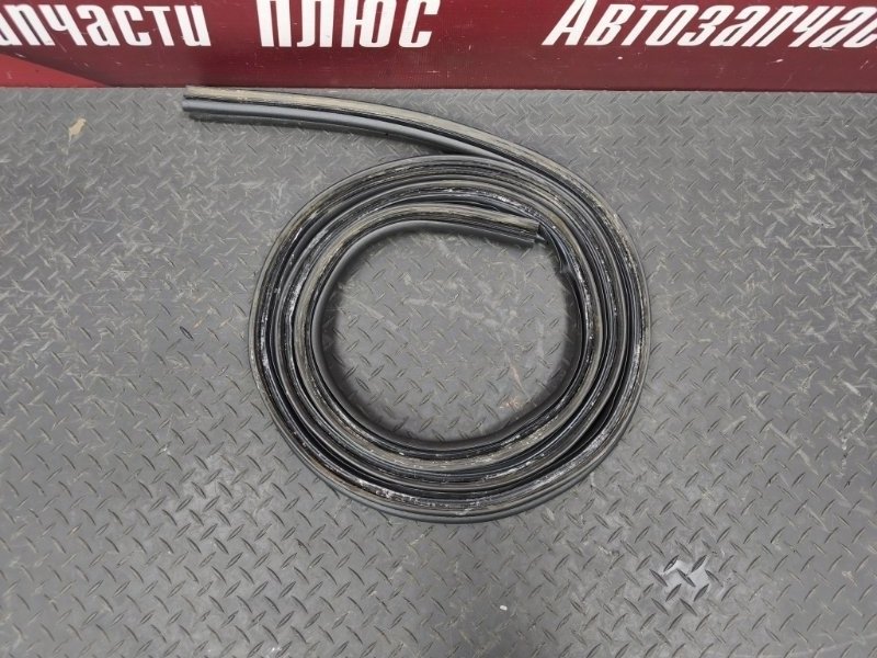 Уплотнительная резинка крышки багажника