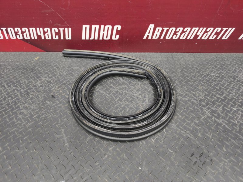 Уплотнительная резинка крышки багажника