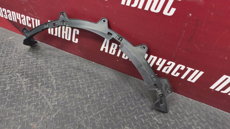 Кронштейн молдинга крыла