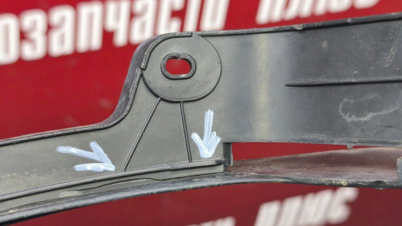 Кронштейн молдинга крыла