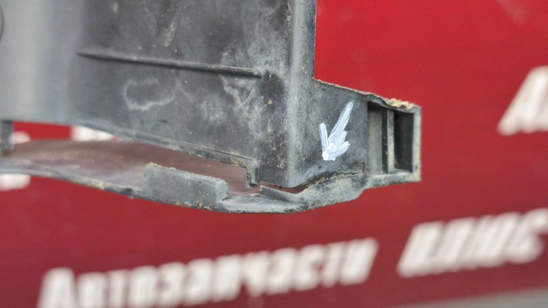 Кронштейн молдинга крыла