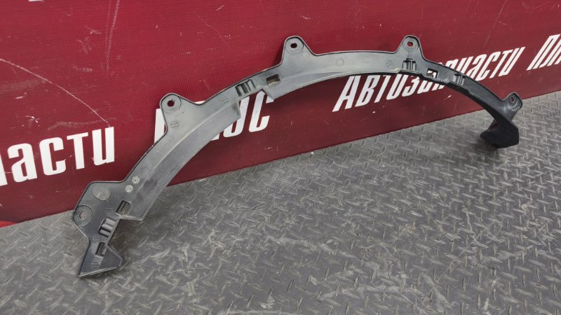 Кронштейн молдинга крыла