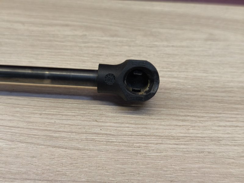 Амортизатор багажника