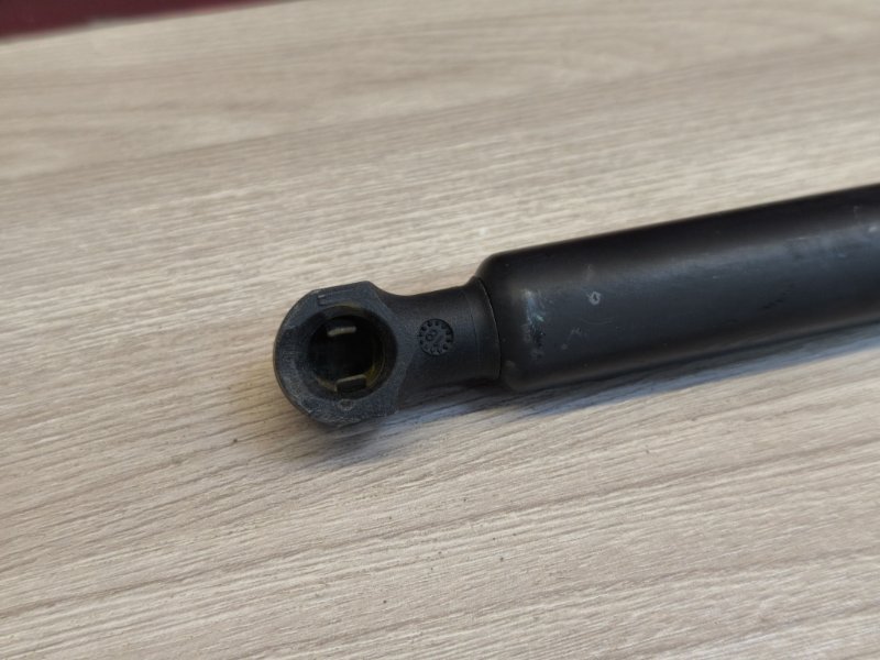 Амортизатор багажника