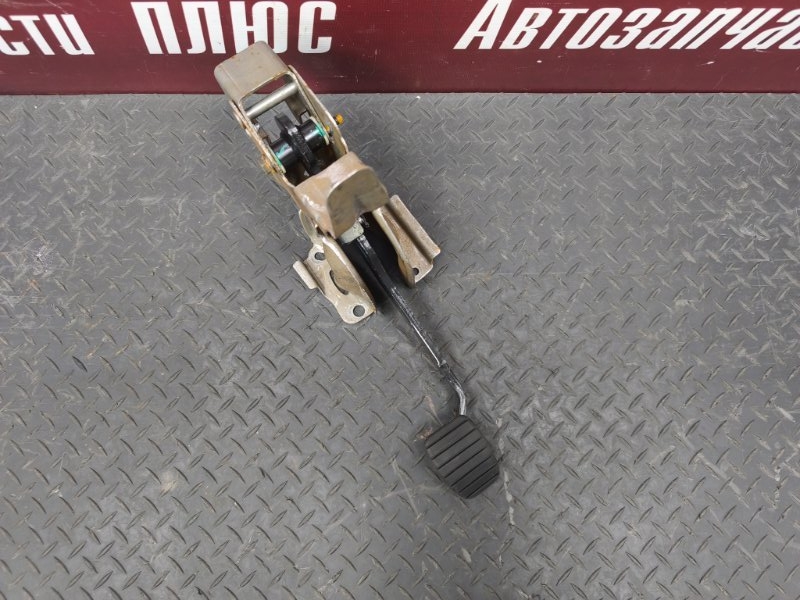 Педаль тормоза