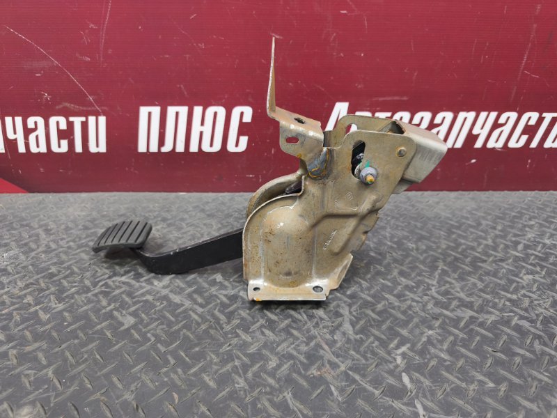 Педаль тормоза