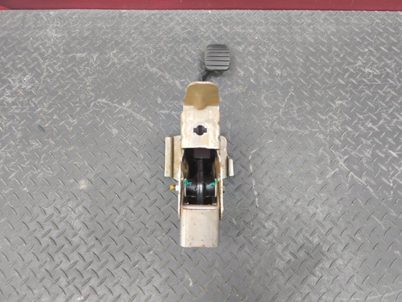 Педаль тормоза