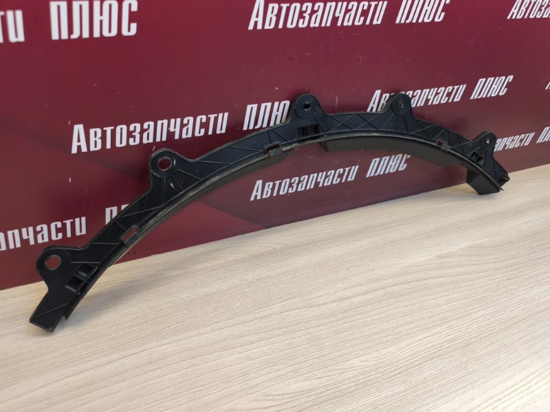 Кронштейн молдинга крыла