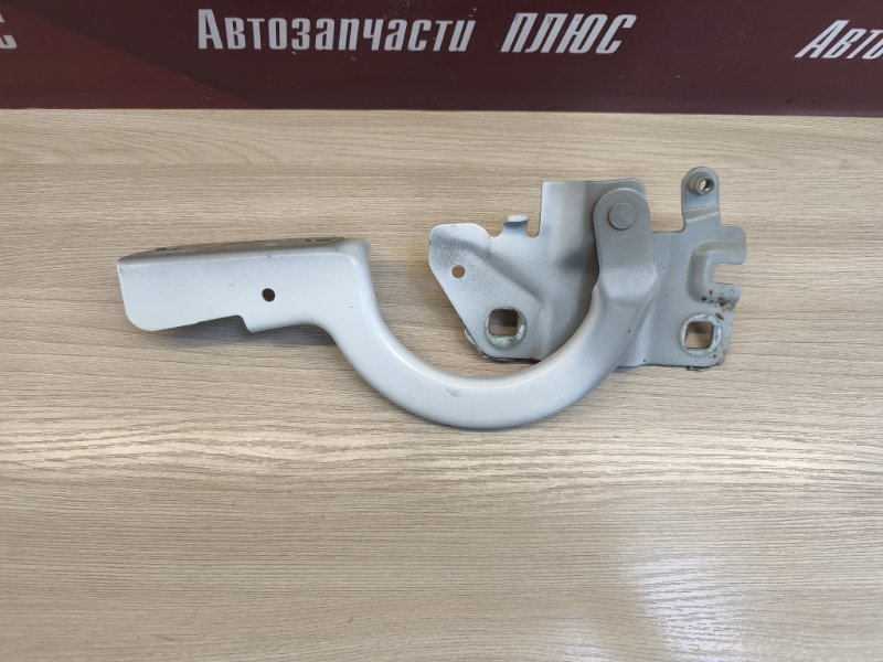 Петля капота