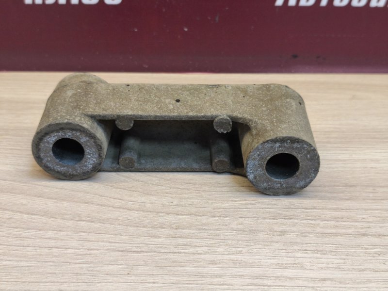 Кронштейн опоры двигателя