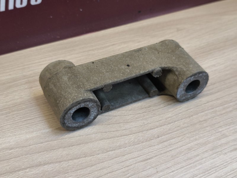 Кронштейн опоры двигателя