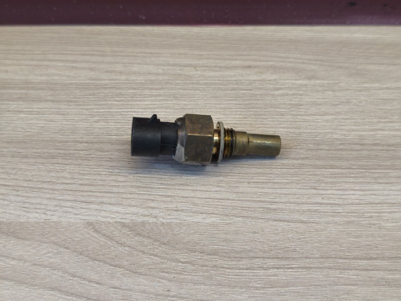 Датчик температуры охлаждающей жидкости