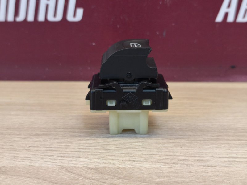 Кнопка стеклоподъемника