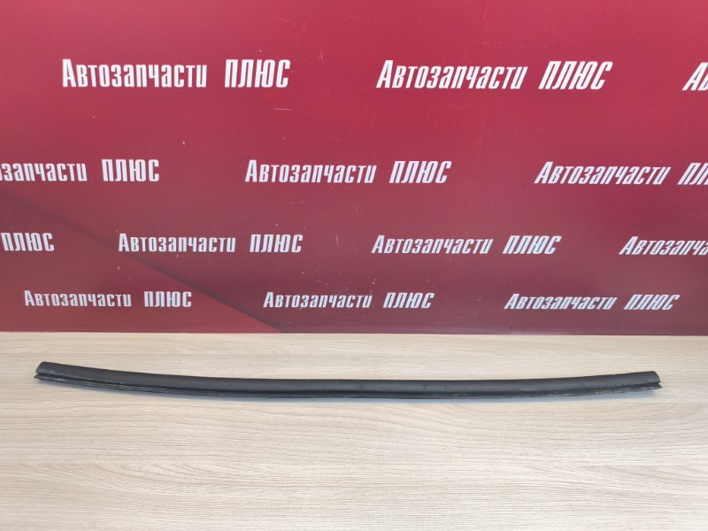 Уплотнитель капота