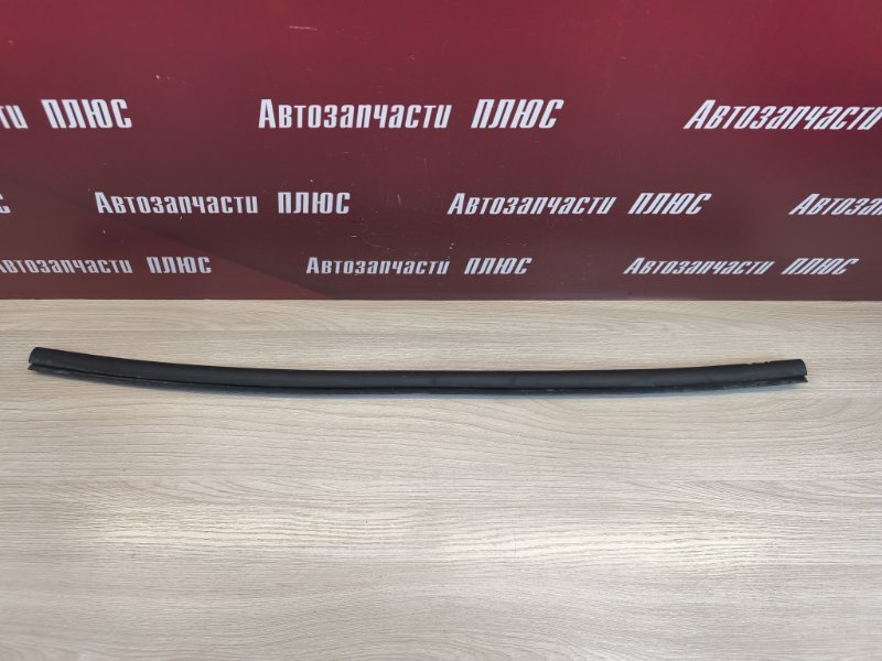 Уплотнитель капота