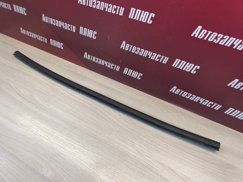 Уплотнитель капота