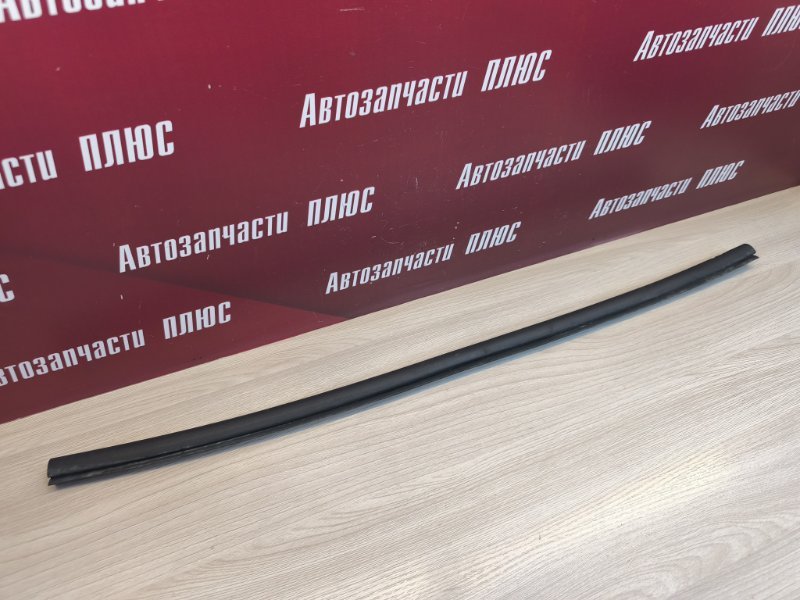 Уплотнитель капота