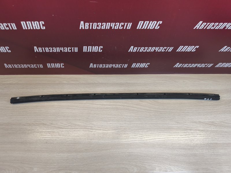 Уплотнитель капота