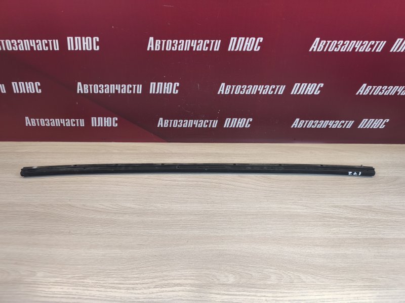 Уплотнитель капота