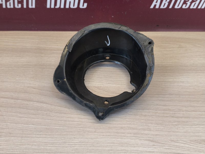 Горловина лючка бензобака