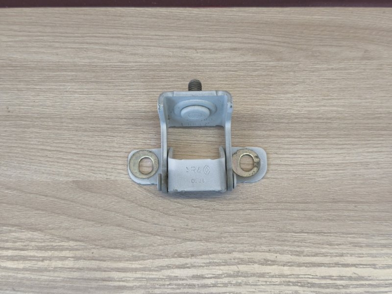 Петля двери багажника