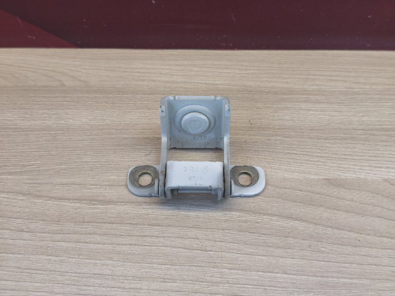 Петля двери багажника