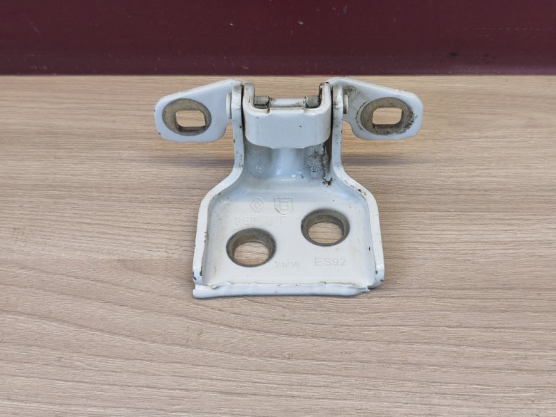 Петля двери