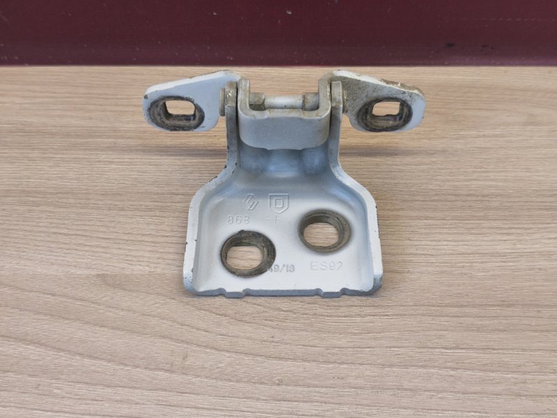 Петля двери