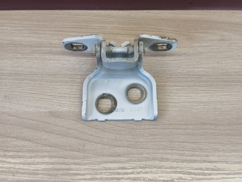 Петля двери