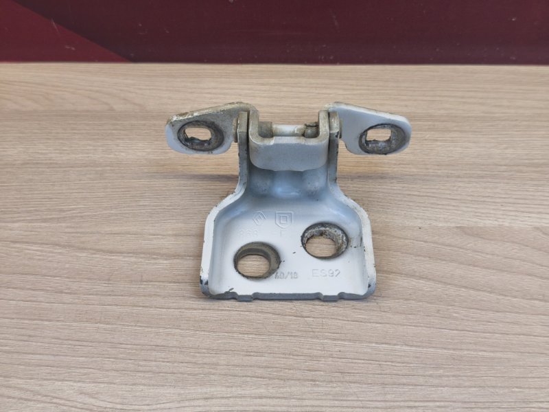 Петля двери