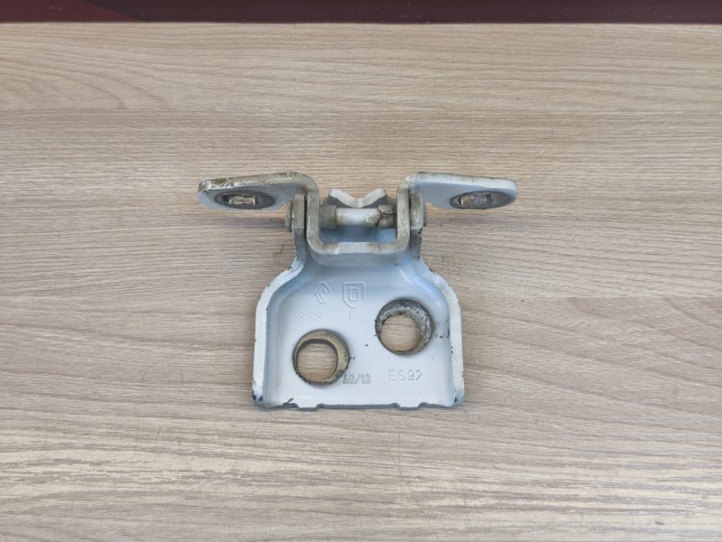 Петля двери