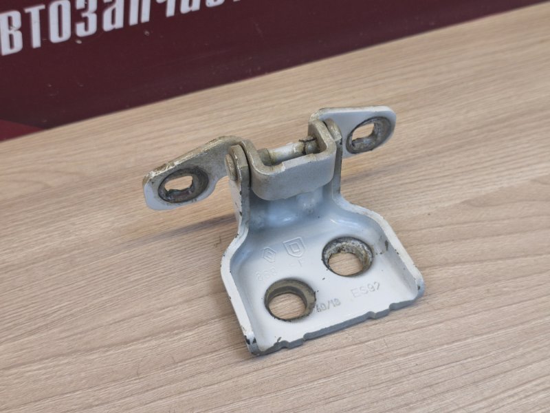 Петля двери