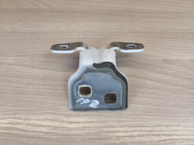 Петля двери