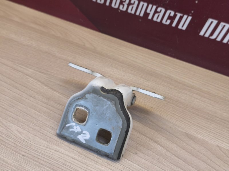 Петля двери