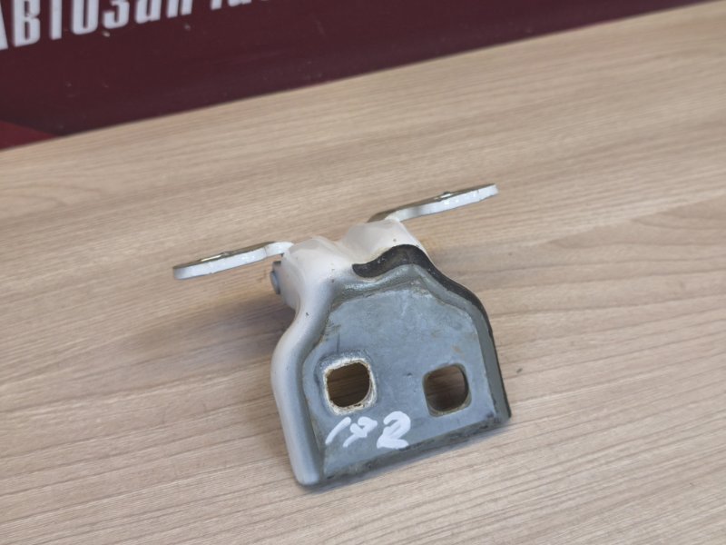 Петля двери