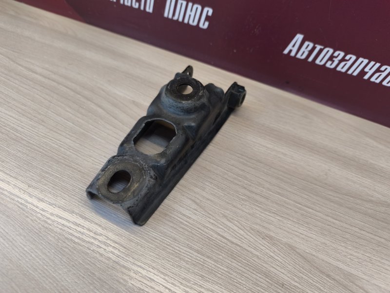 Кронштейн опоры двигателя