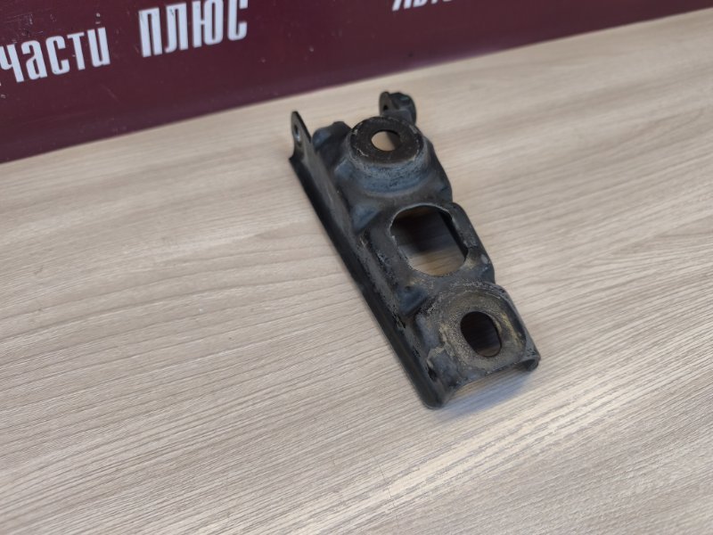 Кронштейн опоры двигателя