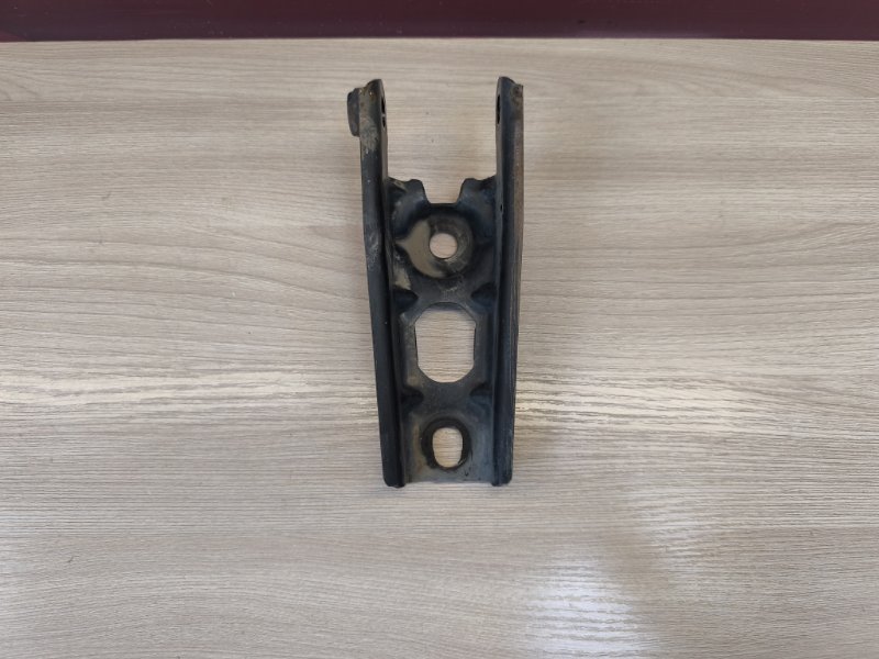 Кронштейн опоры двигателя