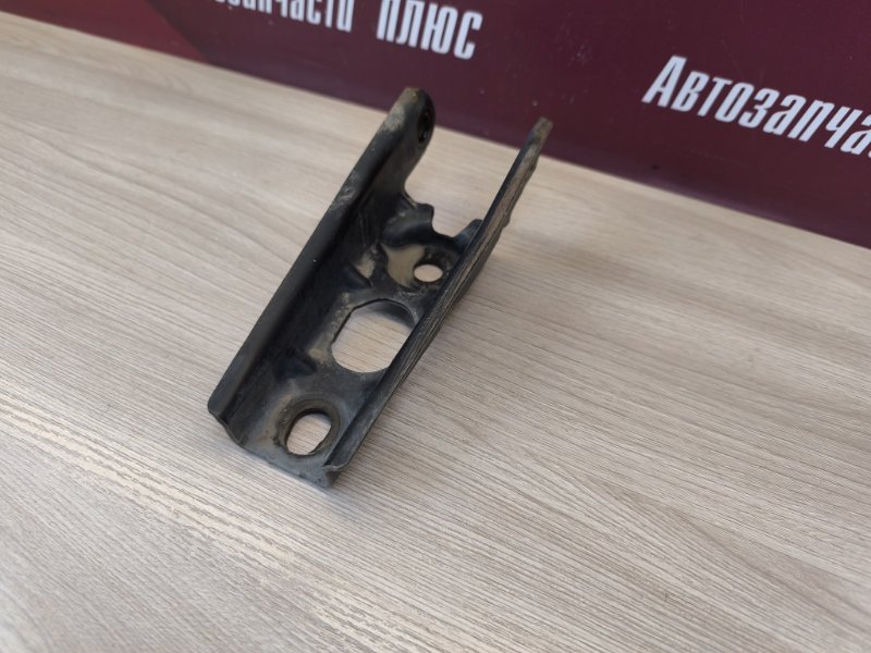 Кронштейн опоры двигателя