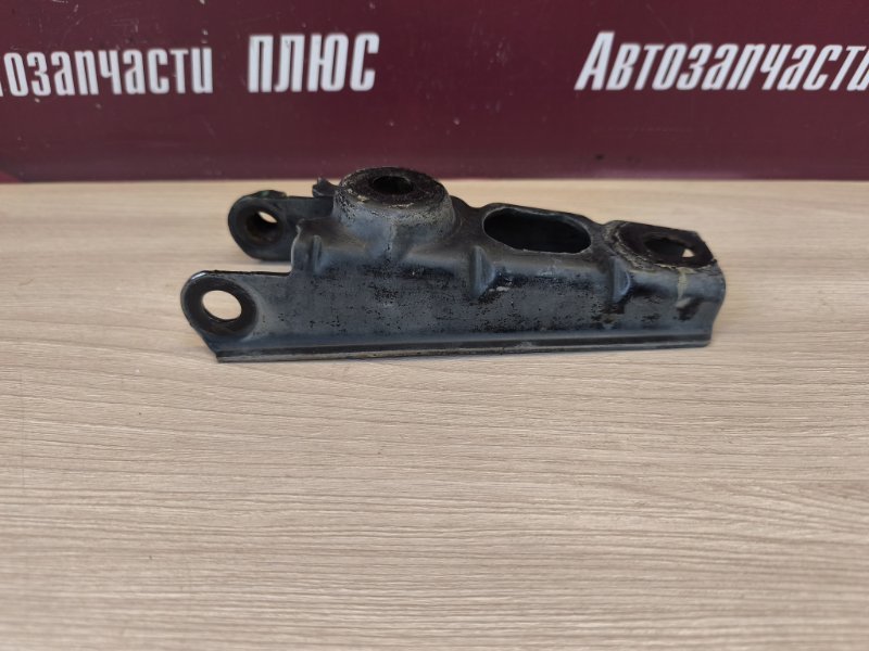 Кронштейн опоры двигателя